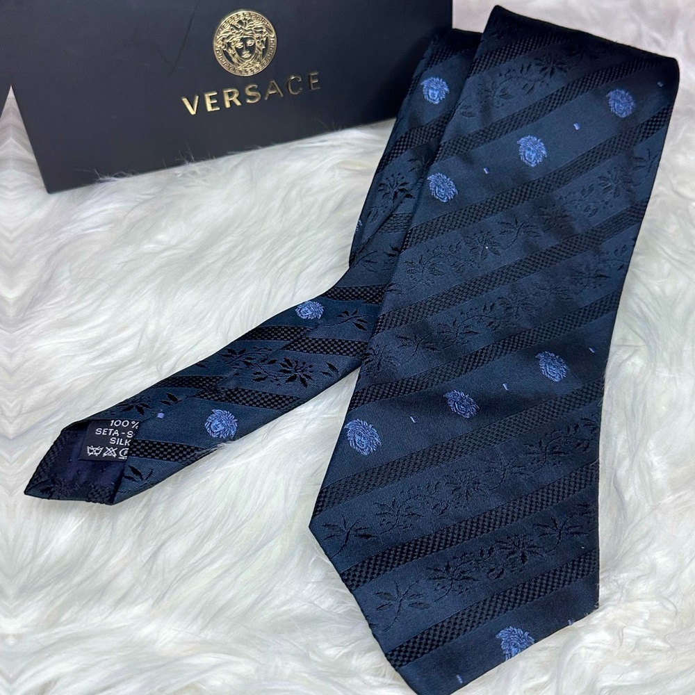 Gianni Versace Tie Medusa Head